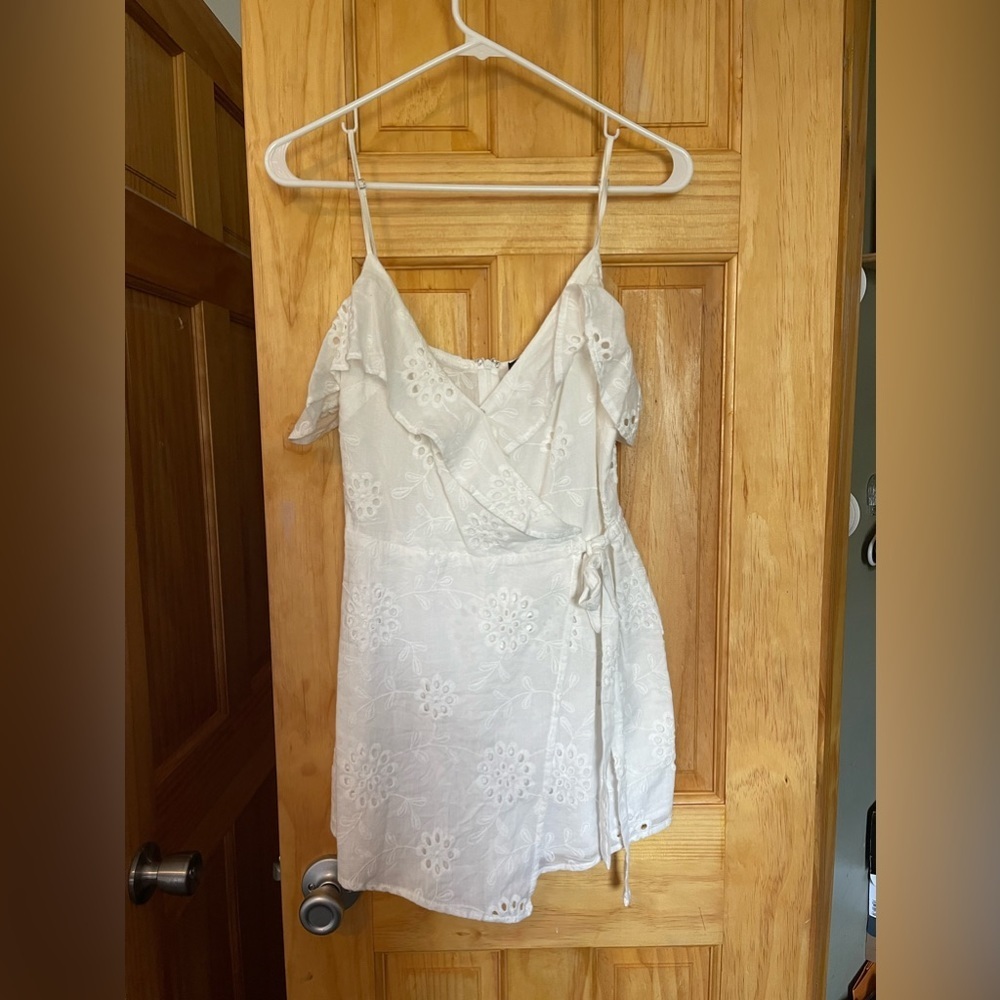 White sleeveless v neck eyelet floral romper with waist tie